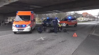 Krad gegen PKW - Kradfahrer lebensgefährlich verletzt in Bonn-Castell am 01.03.16