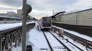 Поезд 81-765/766/767 "Москва" прибывает на станцию Выхино