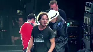 001 Pearl Jam with Neil Young   Rockin in the free world Toronto 2011 COMPLETE