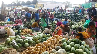 CHRISTMAS SHOPPING IN THE BIGGEST MARKET IN EAST  AFRICA (KONGOWEA) MOMBASA.#mombasavlog #viralvideo