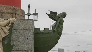 Петербург, стрелка Васильевского острова, Ростральные колонны