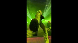 Alissa White-Gluz (Arch Enemy) KICKS cameraman at Sao Paulo concert!!! (13/11/2022)