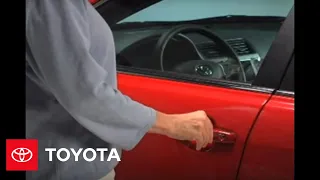 2007 - 2009 Camry How-To: Regular Key - Lock / Unlock Doors | Toyota