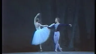 Natalia Makarova and Mikhail Baryshnikov. «Giselle». Scenes from act 2. ABT, 1977.