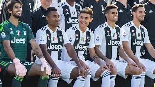 Behind the scenes of the Juventus team photo shoot!