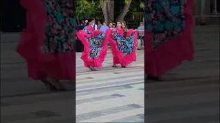 Красиво выступили цыгани на день Молодёжи 💃💃💃.  ( Мэрла во ко тэ лэл о видио