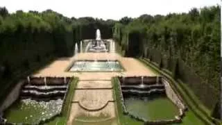 Un drône dans les bosquets du Château de Versailles