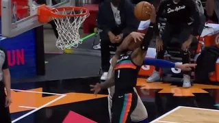 Lonnie Walker got slapped in the face from Danny Green & still threw it down