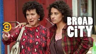 Broad City - Ilana's Mom at the Nail Salon