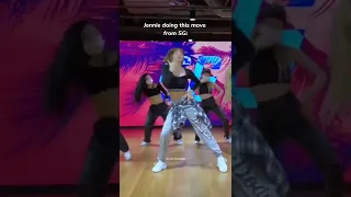 Lisa dance money song 😁jeenie reactions