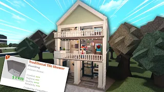 building a BLOXBURG DOLLHOUSE WITH THE NEW BATHROOM UPDATE SHOWERS...