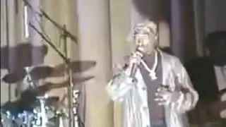 2pac performing Dear mama Suge Knight as MC