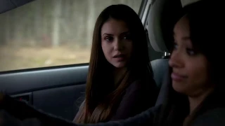 Bonnie and Elena talk about elejah kiss (AU)