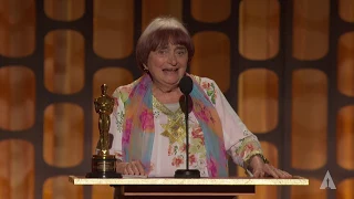 Agnes Varda receives an Honorary Award at the 2017 Governors Awards -Extended Cut