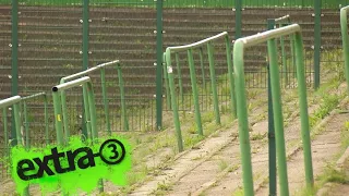 Realer Irrsinn: Fantribüne ohne Fans beim VfB Lübeck | extra 3 | NDR