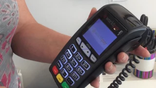 How to change the paper roll in the credit card machine