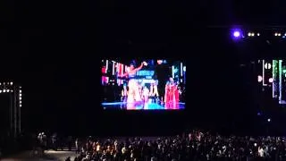 IIFA 2014- travolta dancing with priyanka chopra