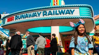 2023 Mickey and Minnie's Runaway Railway in DisneyLand in 4K HDR