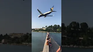 Ryanair’s 737-800 arrival into stunning Corfu!!