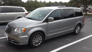 2016 Chrysler Town & Country Touring startup, engine and in-depth tour