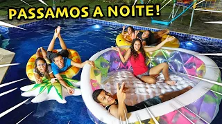 PASSAMOS A NOITE NA PISCINA! (DEU RUIM)