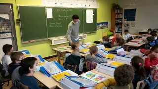 Francia regresa a las aulas de clase en medio de la preocupación por la variante delta