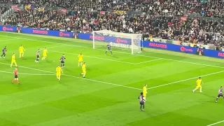 Qué locura lo de Ferran Torres en el gol de Sergi Roberto