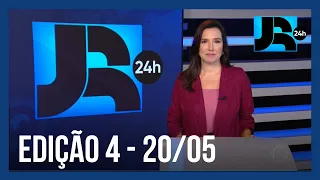 Moradores de Canoas, no Rio Grande do Sul, começam o trabalho de limpeza após enchente