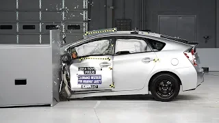 2014 Toyota Prius driver-side small overlap IIHS crash test