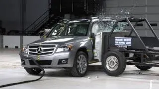 2011 Mercedes-Benz GLK side IIHS crash test