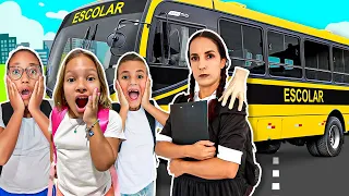 Carol ensina as regras do ônibus escolar com Gabi e Pietro |Gatinha das Artes teach School bus rules