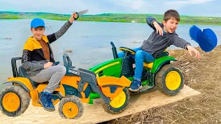 Damian and Darius play Outdoor Road Signs and help to clear the bridge