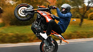 KTM DUKE 125 Wheelies