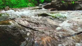 Helps you sleep quickly, listen to the gentle sound of flowing river water