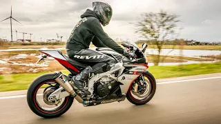 Aprilia RSV4 Austin Racing exhaust sound / Fly by's / Revs / Wheelie