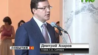 Дмитрий Азаров наградил "стобальников"