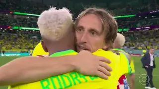 Luka Modric consolando Rodrygo e Neymar. (Momento de Respeito ao Semelhante).
