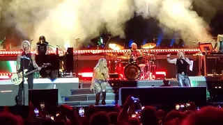 Guns N Roses & Carrie Underwood - Paradise City [Live]