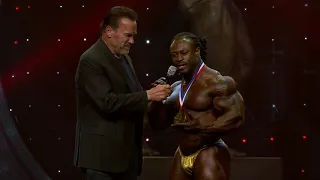 Arnold interviews William Bonac on stage, Winner of the 2020 Arnold Classic