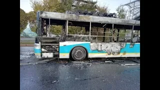 Сгорел автобус на Аль-Фараби в Алматы (24.10.19)