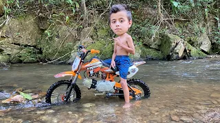 FOMOS EM UM RIO SECRETO COM AS MINI MOTOS.