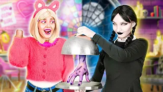 JE EIGEN THING CREËREN ✋ || Wednesday Addams vs Enid! Goede vs slechte hacks & ideeën door 123 GO!