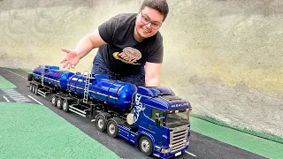 MINI CAMINHÃO GIGANTE QUE FUNCIONA DE VERDADE! (SCANIA BITREM MINIATURA)