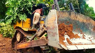 The Most Efficient Job Done by The Dozer - CAT D7R Break Down The Trees