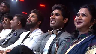 Anirudh live performance in SIMA Awards  Anirudh dancing with Allu Arjun