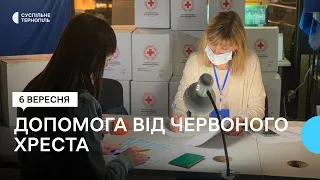 У Тернополі багатодітним сім’ям роздають допомогу від Червоного Хреста