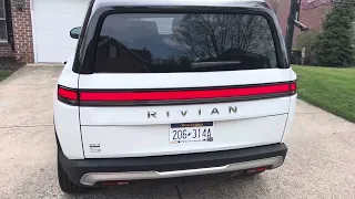 Exterior walk around the 2023 Rivian R1S