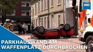 Auto stürzt aus Parkhaus in Oldenburg – Fahrerin stirbt