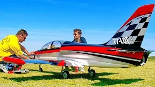 GIGANTIC XXXL RC L-39 ALBATROS SCALE MODEL TURBINE JET FLIGHT DEMONSTRATION