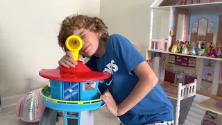 Kid Levi review paw patrol lookout tower / reaction / Levi brinca com torre patrulha canina